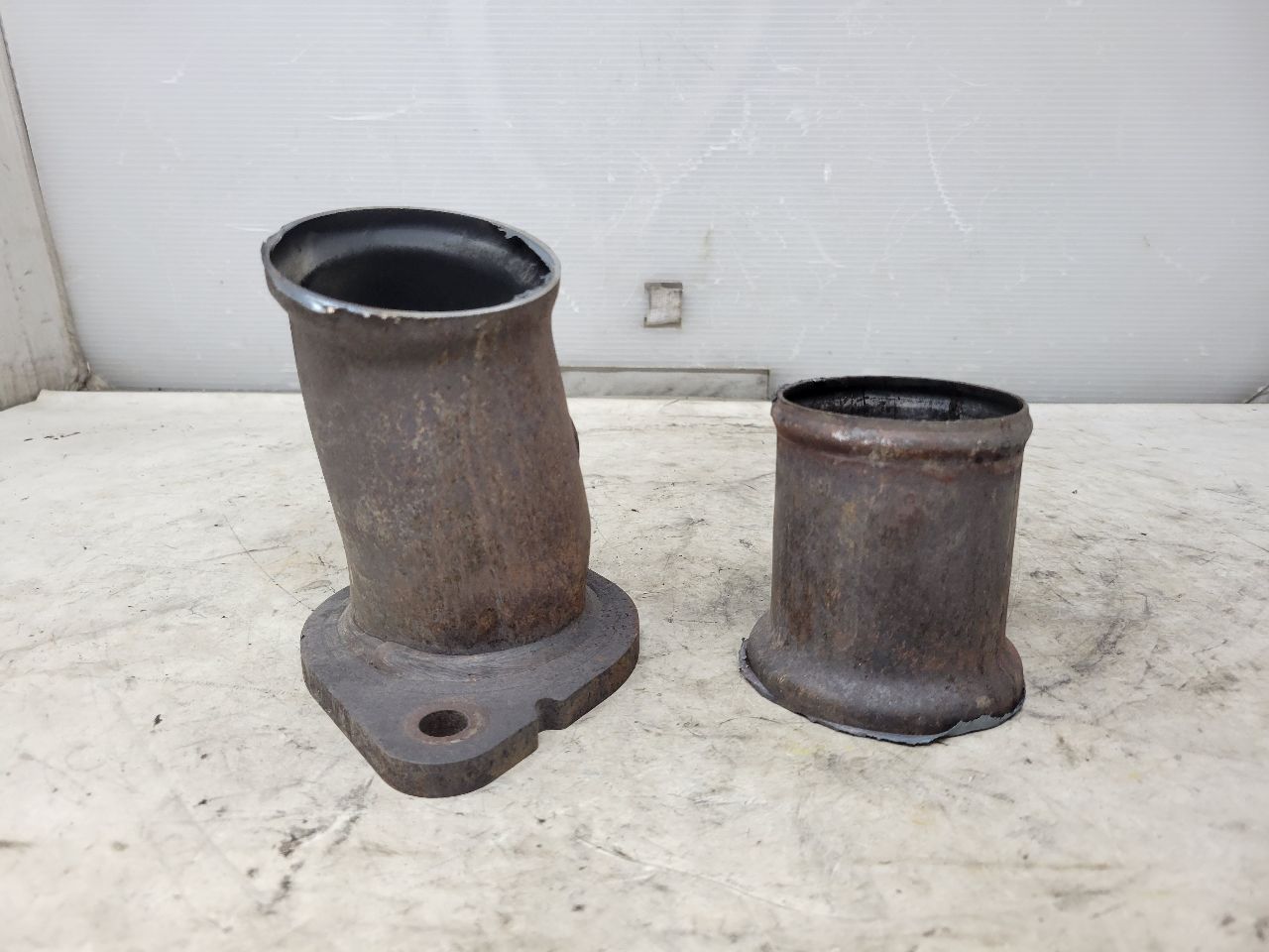 2019 CAMARO EXHAUST TO Y PIPE (CAT) FLANGES PAIR 32947 - image 3