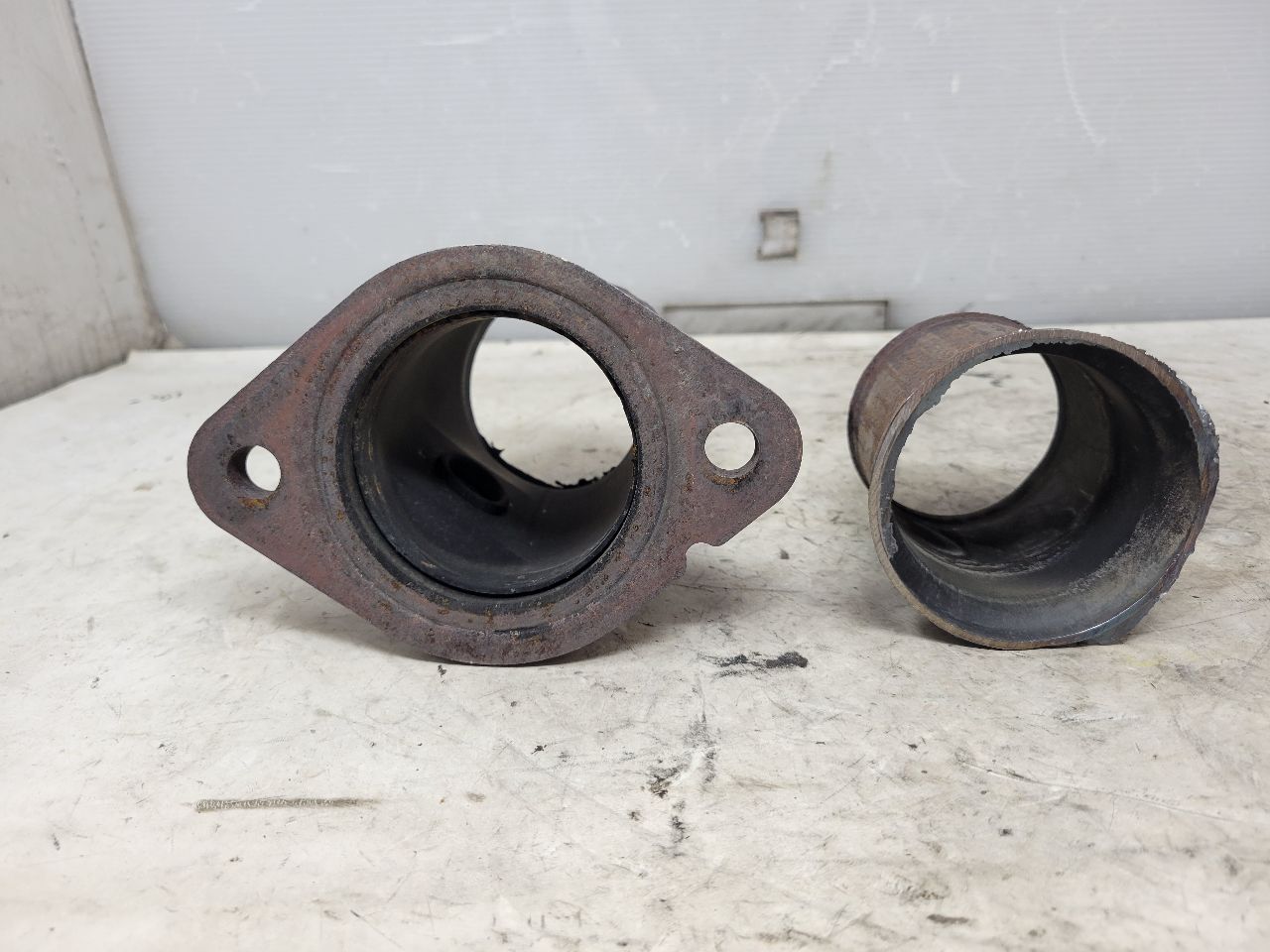 2019 CAMARO EXHAUST TO Y PIPE (CAT) FLANGES PAIR 32947 - image 7