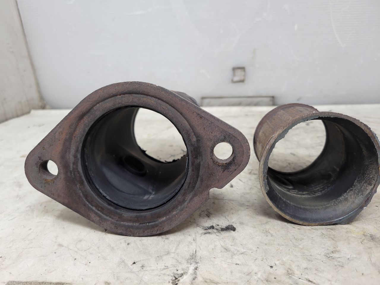 2019 CAMARO EXHAUST TO Y PIPE (CAT) FLANGES PAIR 32947 - image 8