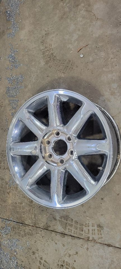 2013 YUKON OEM 20" DENALI CHROME WHEEL B COND 32962 - image 1