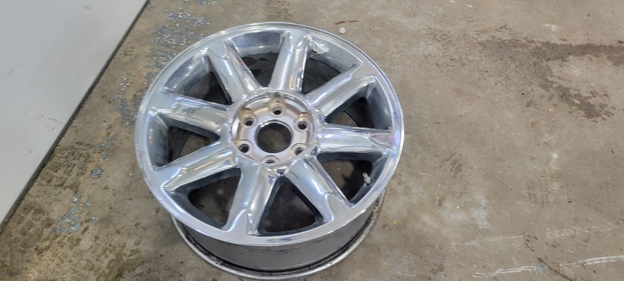 2013 YUKON OEM 20" DENALI CHROME WHEEL B COND 32962 - image 2