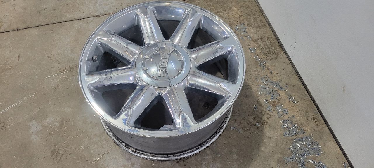 2013 YUKON OEM 20" DENALI CHROME WHEEL B COND 32962 - image 4
