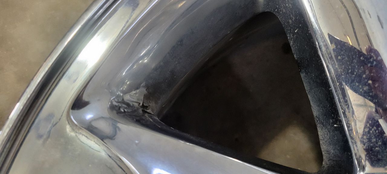 2013 YUKON OEM 20" DENALI CHROME WHEEL B COND 32962 - image 5