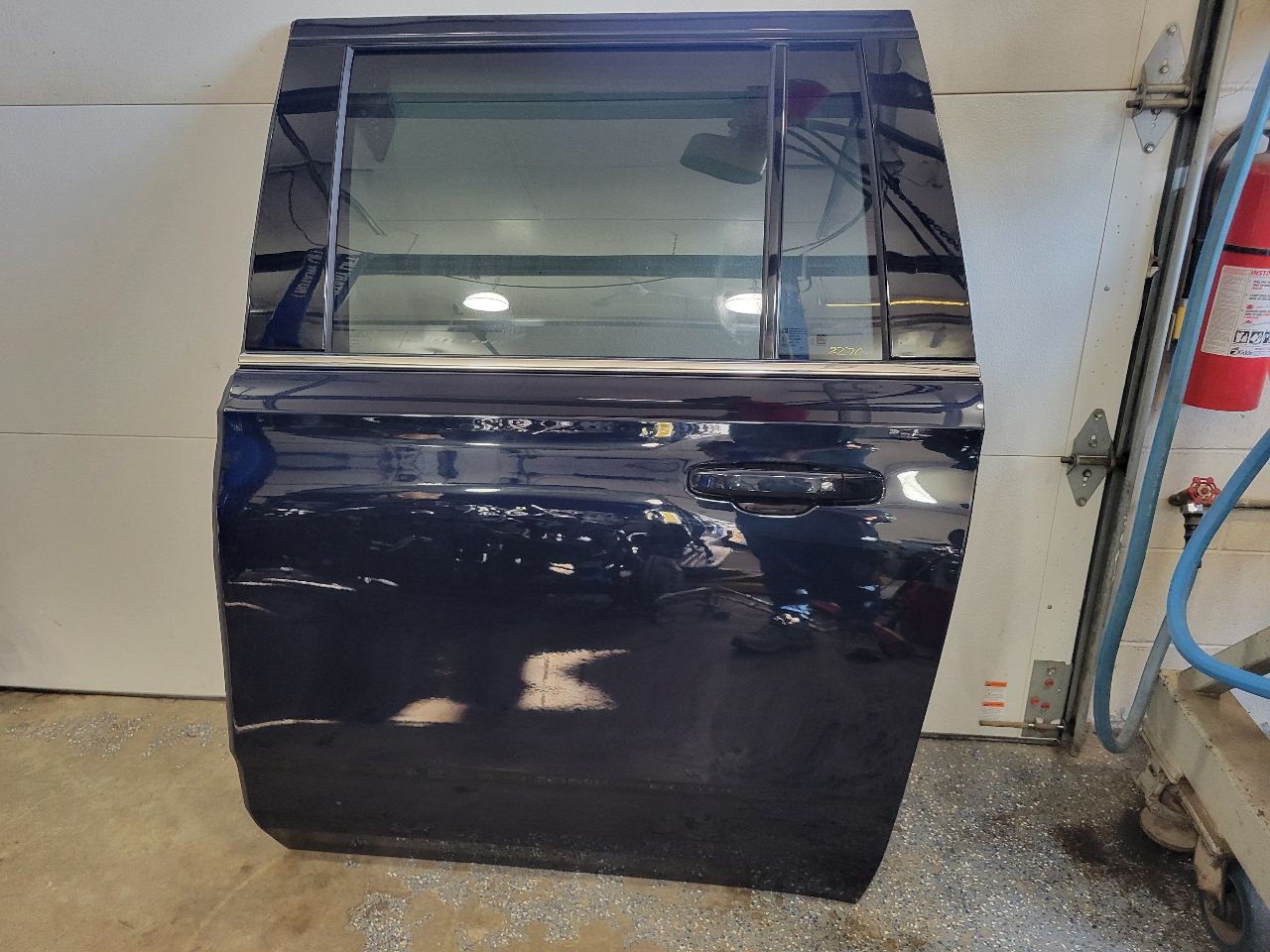 2023 SUBURBN15 LH REAR DARK MOON BLUE GLU 000 32965 - image 1