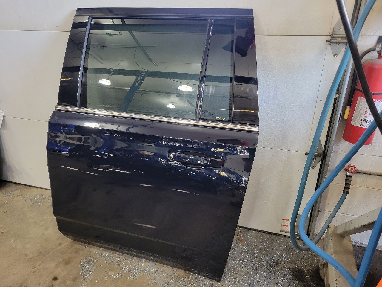 2023 SUBURBN15 LH REAR DARK MOON BLUE GLU 000 32965 - image 2