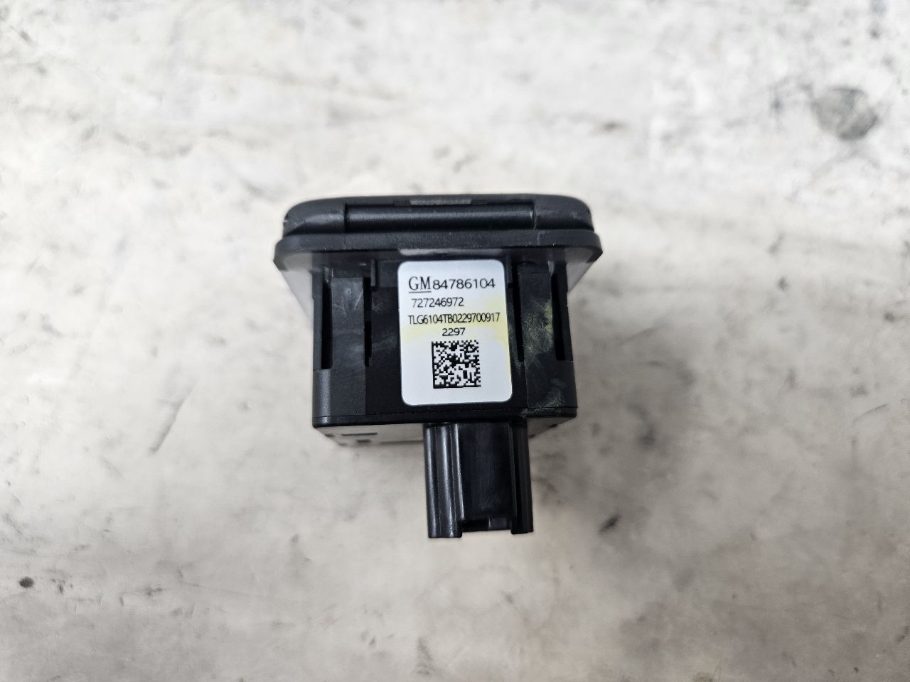 2023 SUBURBN15 HEADLIGHT 4WD TRAILER SWITCH TRIM 32971 - image 6