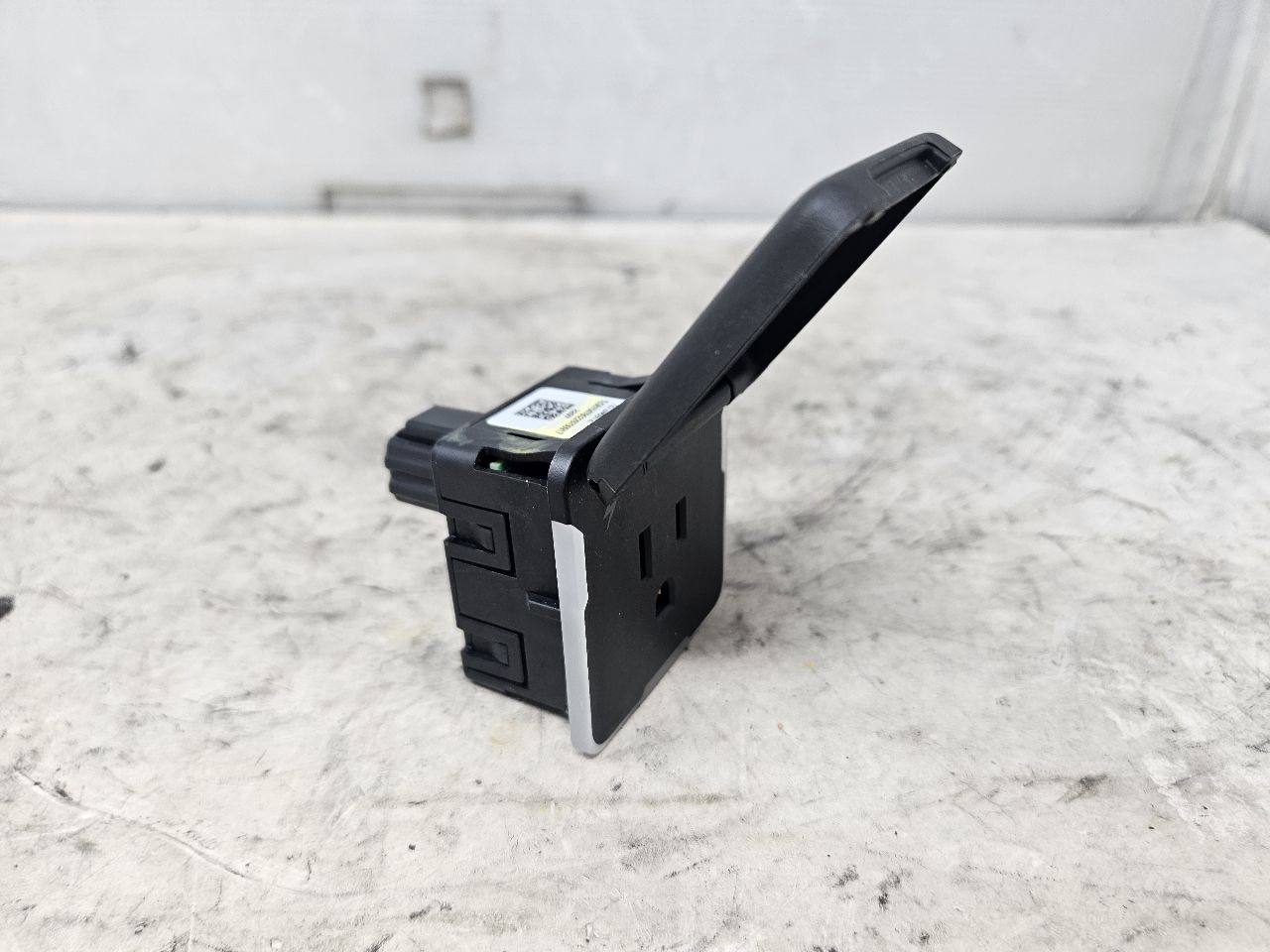 2023 SUBURBN15 HEADLIGHT 4WD TRAILER SWITCH TRIM 32971 - image 1