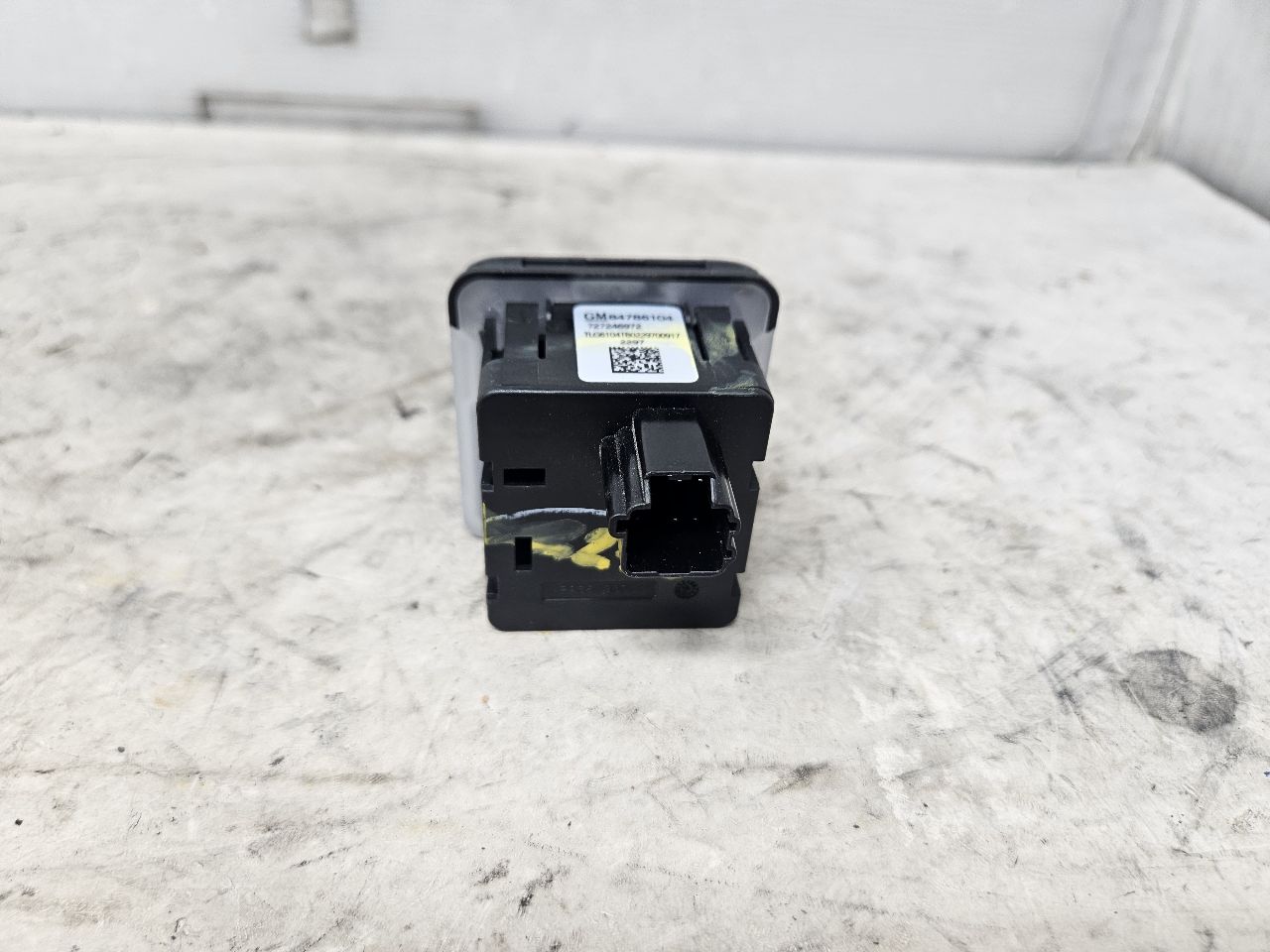 2023 SUBURBN15 HEADLIGHT 4WD TRAILER SWITCH TRIM 32971 - image 9