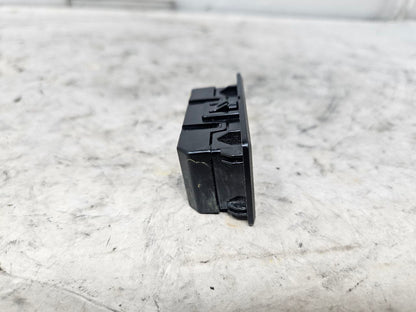 2023 SUBURBN15 USB C RECEPTACLE OUTLET 13534567 32973 - image 3