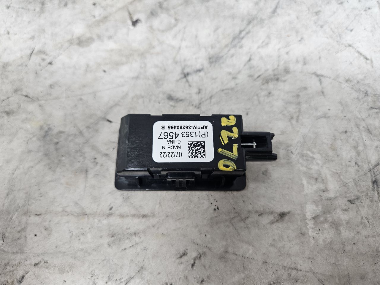 2023 SUBURBN15 USB C RECEPTACLE OUTLET 13534567 32973 - image 1