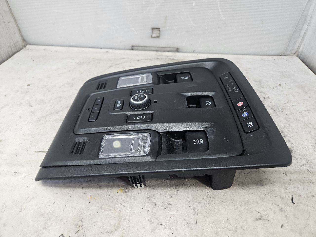 2023 SUBURBN15 OVERHEAD CONSOLE BLACK HOMELINK 32976 - image 3