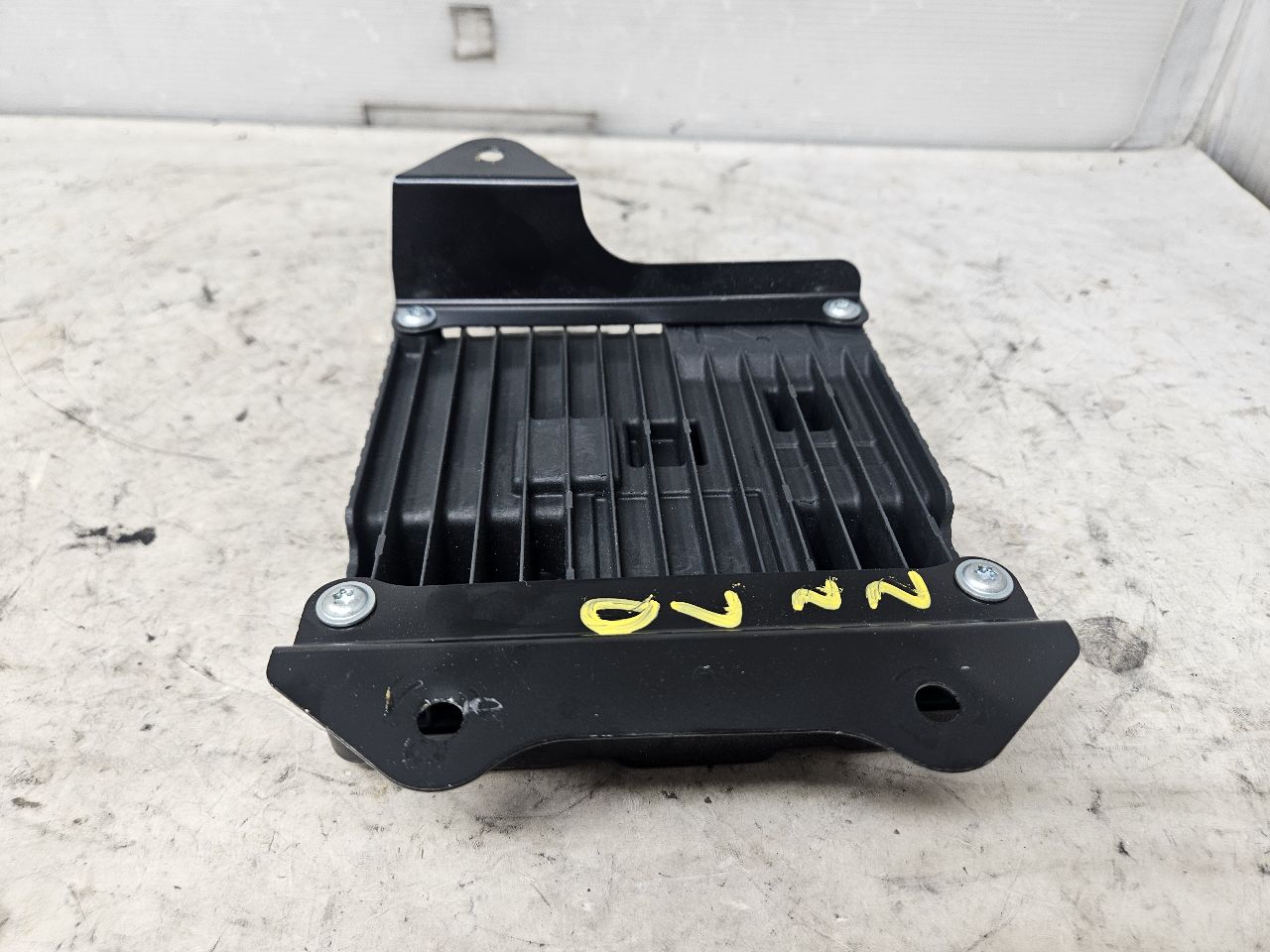 2023 SUBURBN15 AC DC INVERTER MODULE 84981765 32978 - image 2