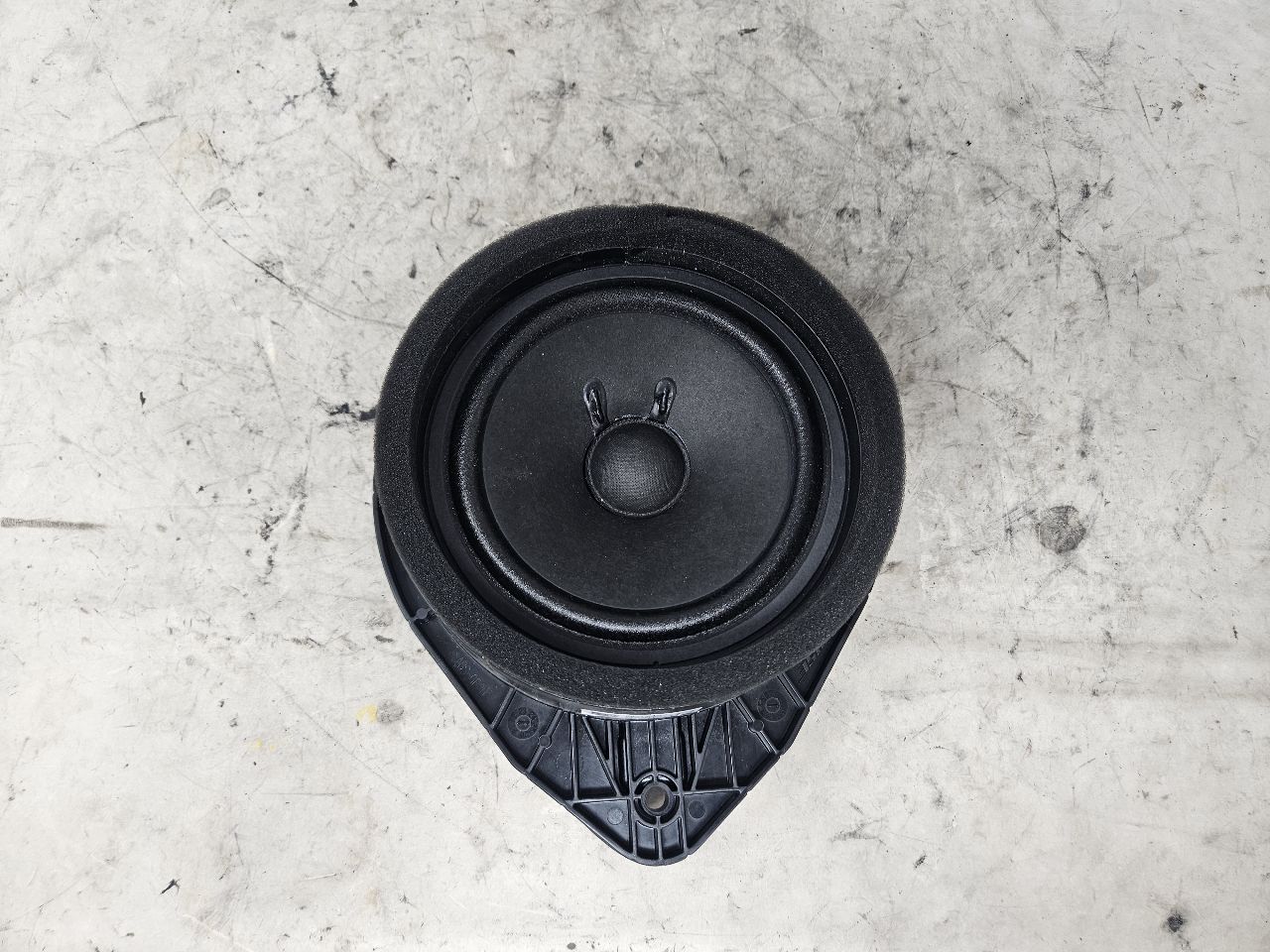 2023 SUBURBN15 REAR DOOR BOSE SPEAKER 86779189 32981 - image 3