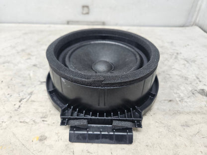 2023 SUBURBN15 REAR DOOR BOSE SPEAKER 86779189 32981 - image 6