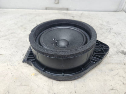 2023 SUBURBN15 REAR DOOR BOSE SPEAKER 86779189 32981 - image 9