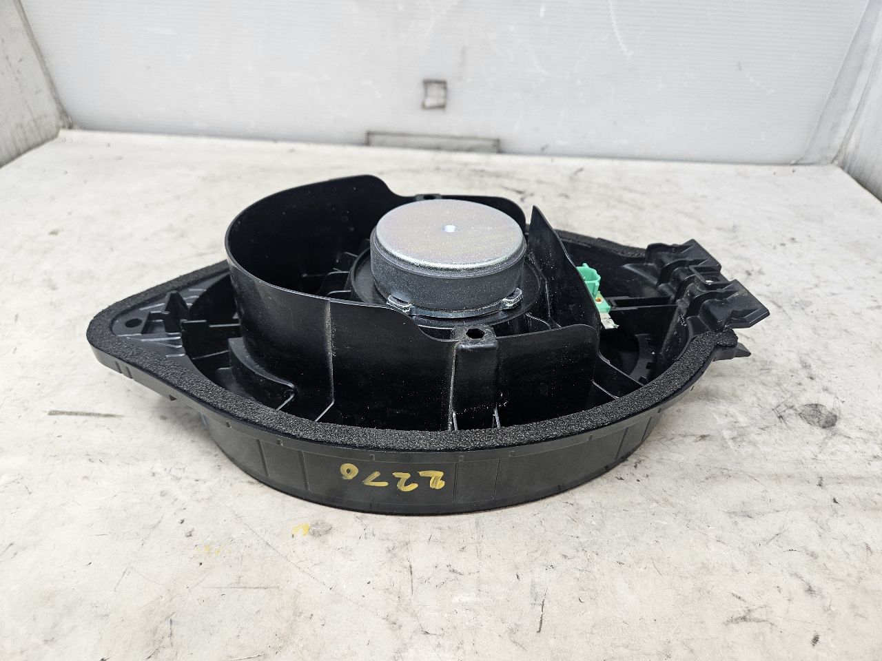 2023 SUBURBN15 REAR DOOR BOSE SPEAKER 86779189 32982 - image 4