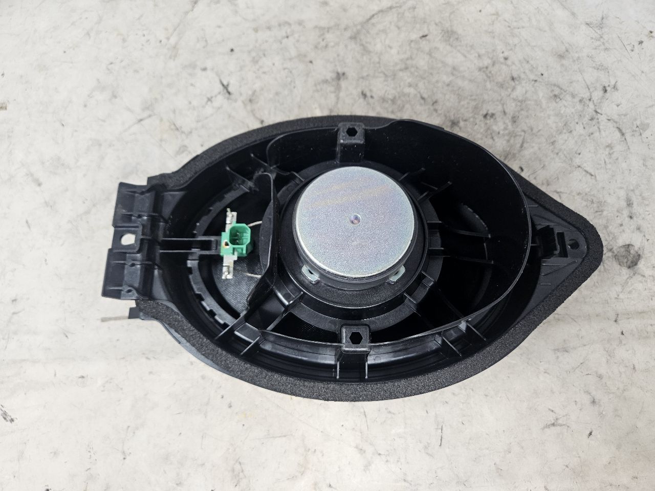 2023 SUBURBN15 REAR DOOR BOSE SPEAKER 86779189 32982 - image 5