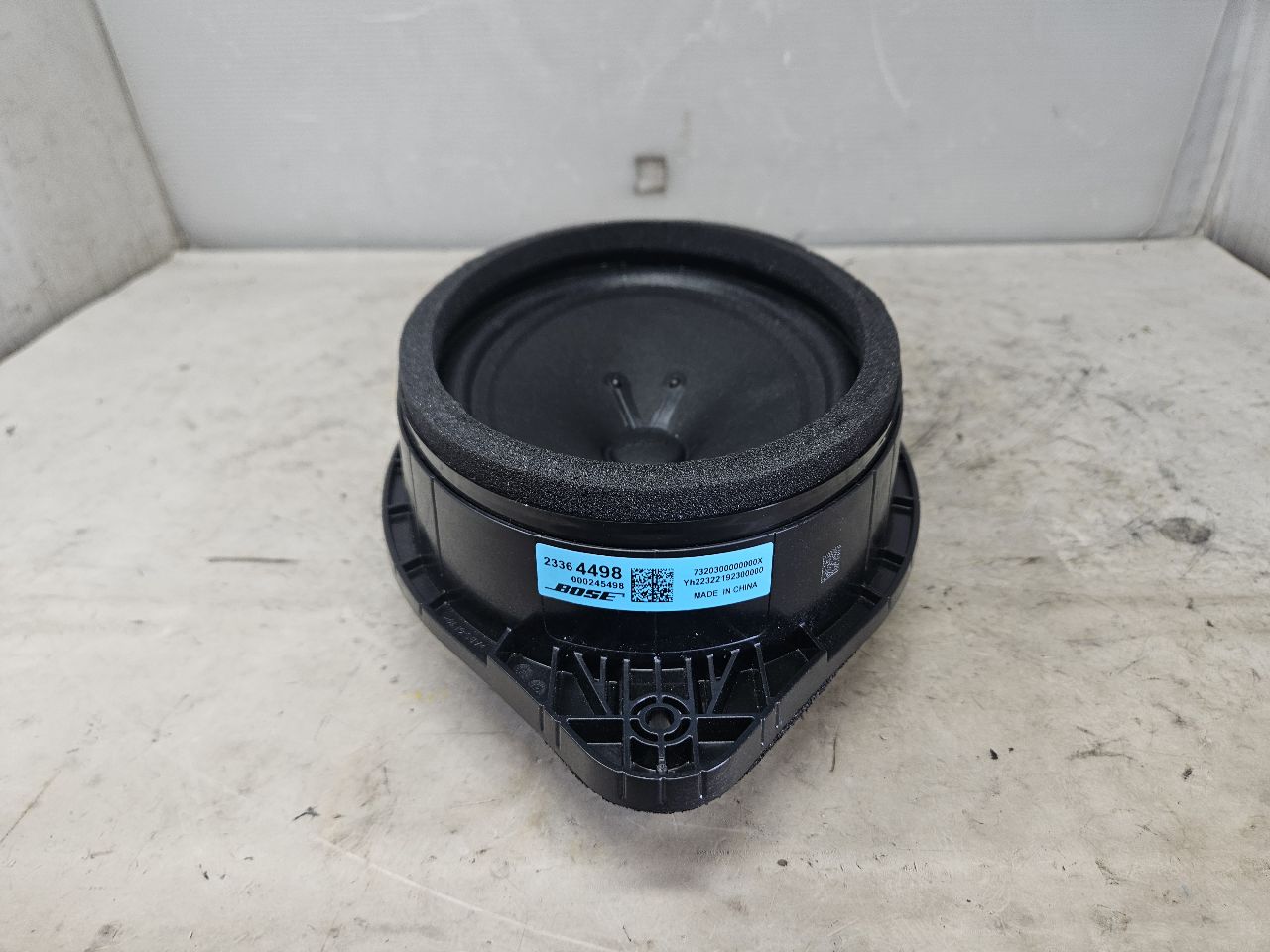 2023 SUBURBN15 REAR DOOR BOSE SPEAKER 86779189 32982 - image 10