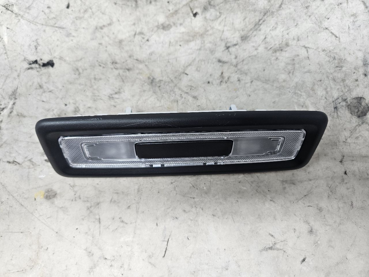 2023 SUBURBN15 DOME LIGHT BLACK TRIM 84874628 32985 - image 2