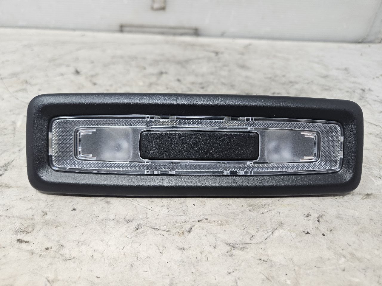 2023 SUBURBN15 DOME LIGHT BLACK TRIM 84874628 32985 - image 1