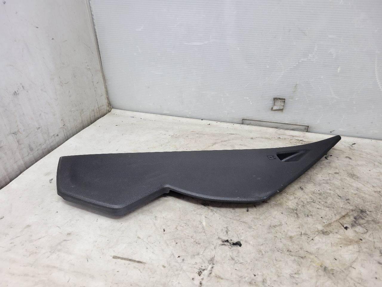 2023 SUBURBN15 RH PASSENGER DASH END CAP 84845759 32988 - image 5
