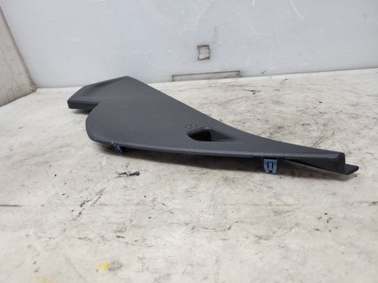 2023 SUBURBN15 RH PASSENGER DASH END CAP 84845759 32988 - image 6