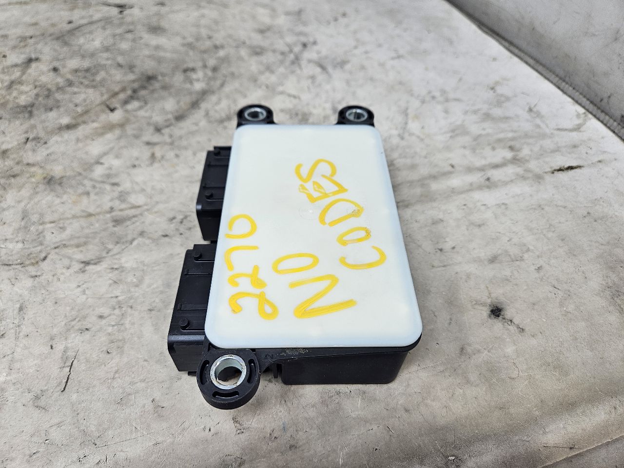2023 SUBURBN15 OEM CRASH MODULE 13552060 NO CODES 32999 - image 9