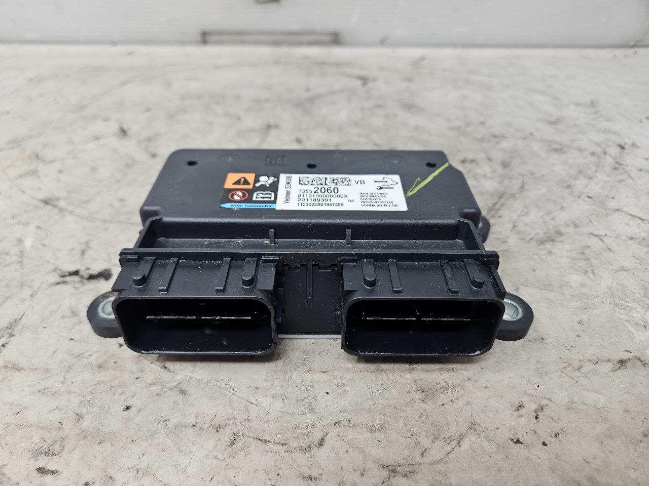 2023 SUBURBN15 OEM CRASH MODULE 13552060 NO CODES 32999 - image 2