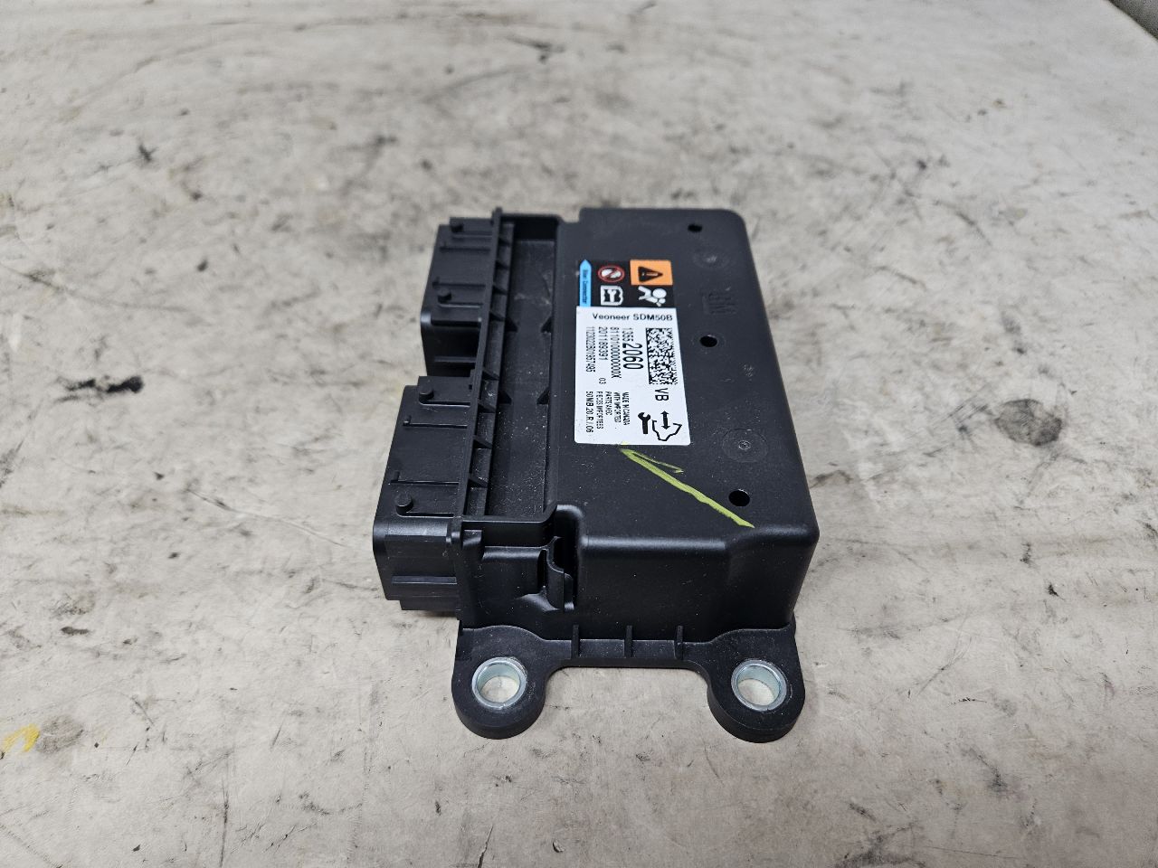 2023 SUBURBN15 OEM CRASH MODULE 13552060 NO CODES 32999 - image 4
