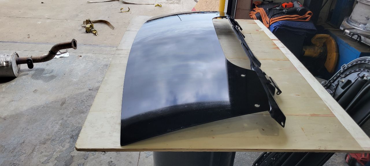 2023 SUBURBN15 OEM REAR BACK GLASS WITH DEFROST 33003 - image 3