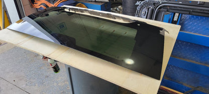 2023 SUBURBN15 OEM REAR BACK GLASS WITH DEFROST 33003 - image 4