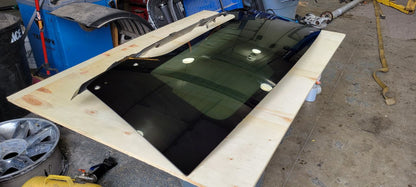 2023 SUBURBN15 OEM REAR BACK GLASS WITH DEFROST 33003 - image 5