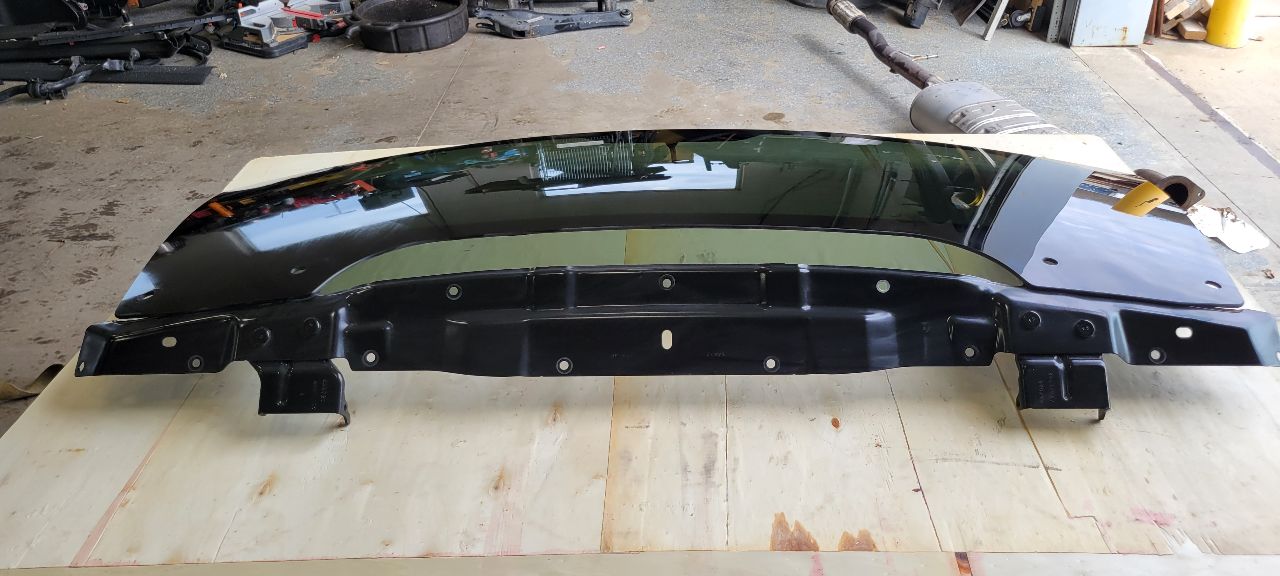 2023 SUBURBN15 OEM REAR BACK GLASS WITH DEFROST 33003 - image 8