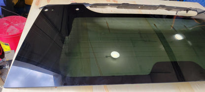 2023 SUBURBN15 OEM REAR BACK GLASS WITH DEFROST 33003 - image 10
