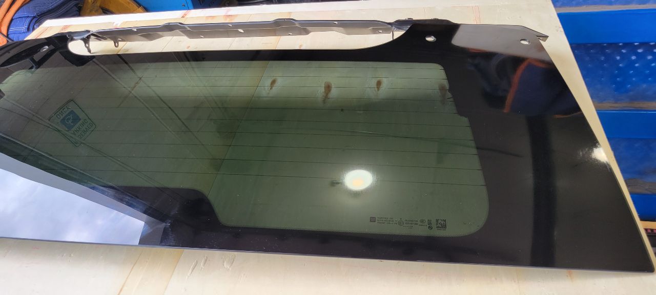 2023 SUBURBN15 OEM REAR BACK GLASS WITH DEFROST 33003 - image 11