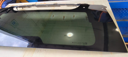 2023 SUBURBN15 OEM REAR BACK GLASS WITH DEFROST 33003 - image 11