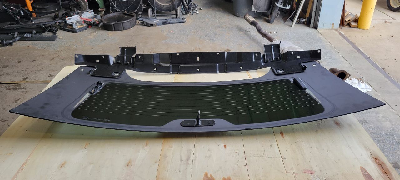 2023 SUBURBN15 OEM REAR BACK GLASS WITH DEFROST 33003 - image 12