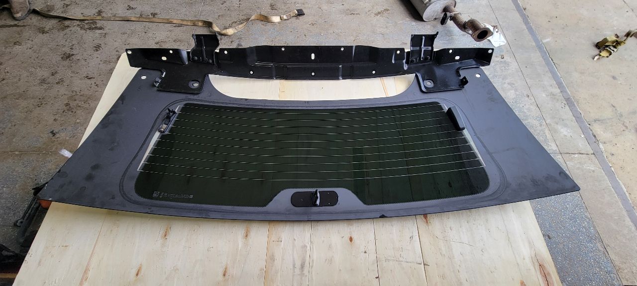 2023 SUBURBN15 OEM REAR BACK GLASS WITH DEFROST 33003 - image 13