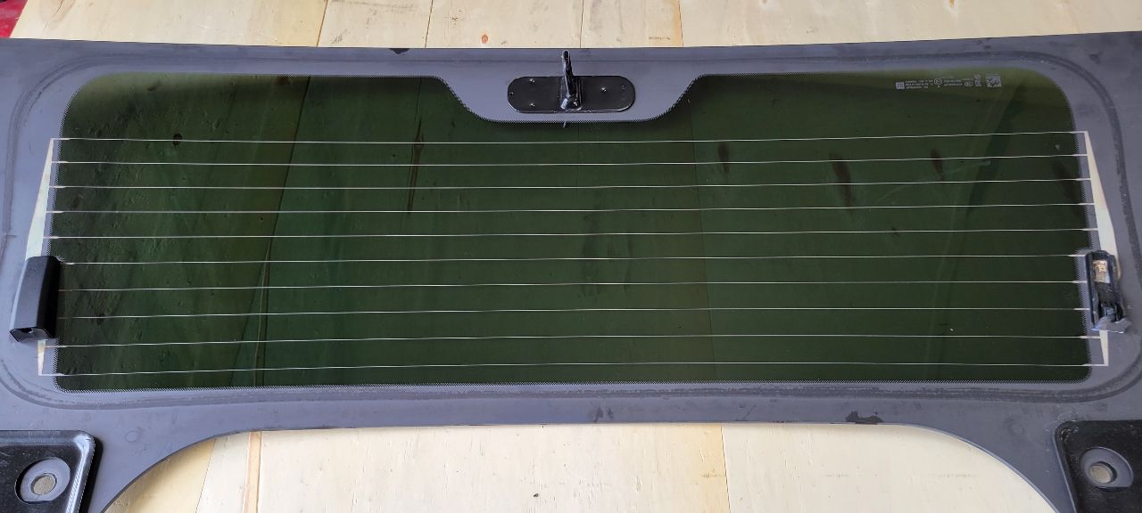 2023 SUBURBN15 OEM REAR BACK GLASS WITH DEFROST 33003 - image 17