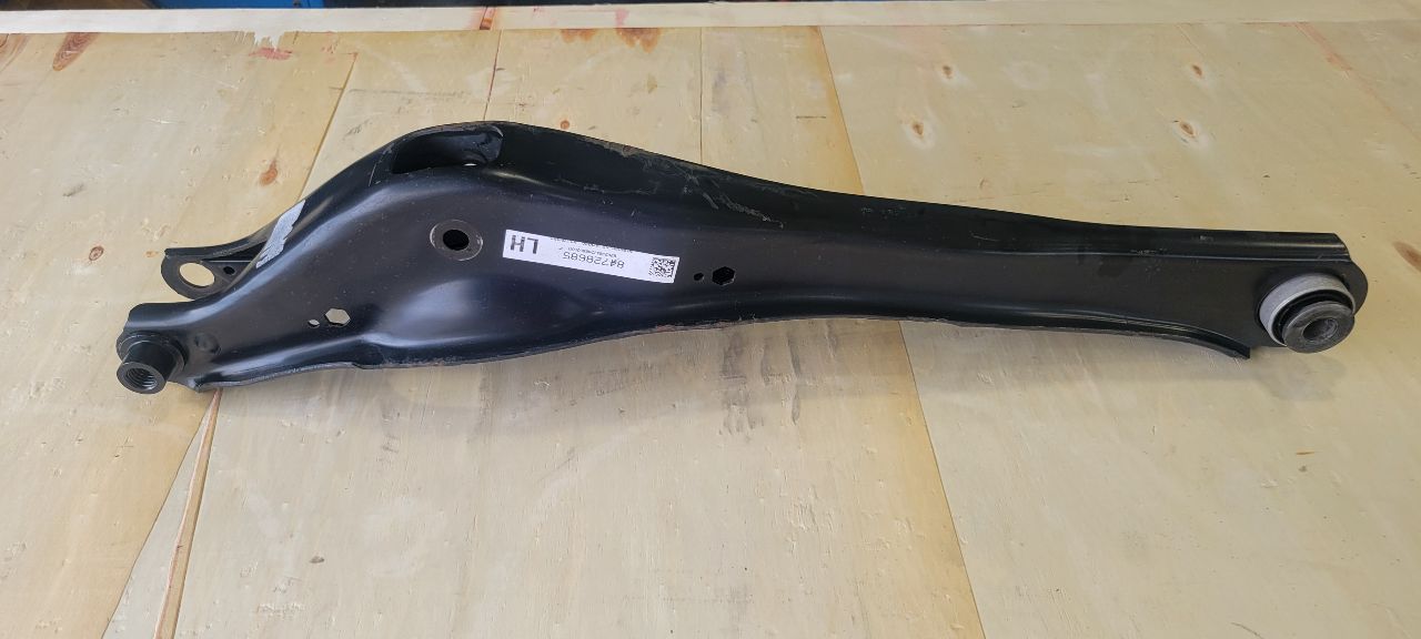 2023 SUBURBN15 REAR LH DRIVER LOWER CONTROL ARM 37K 33009 - image 1
