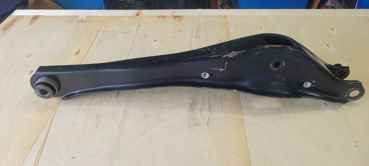 2023 SUBURBN15 REAR LH DRIVER LOWER CONTROL ARM 37K 33009 - image 3