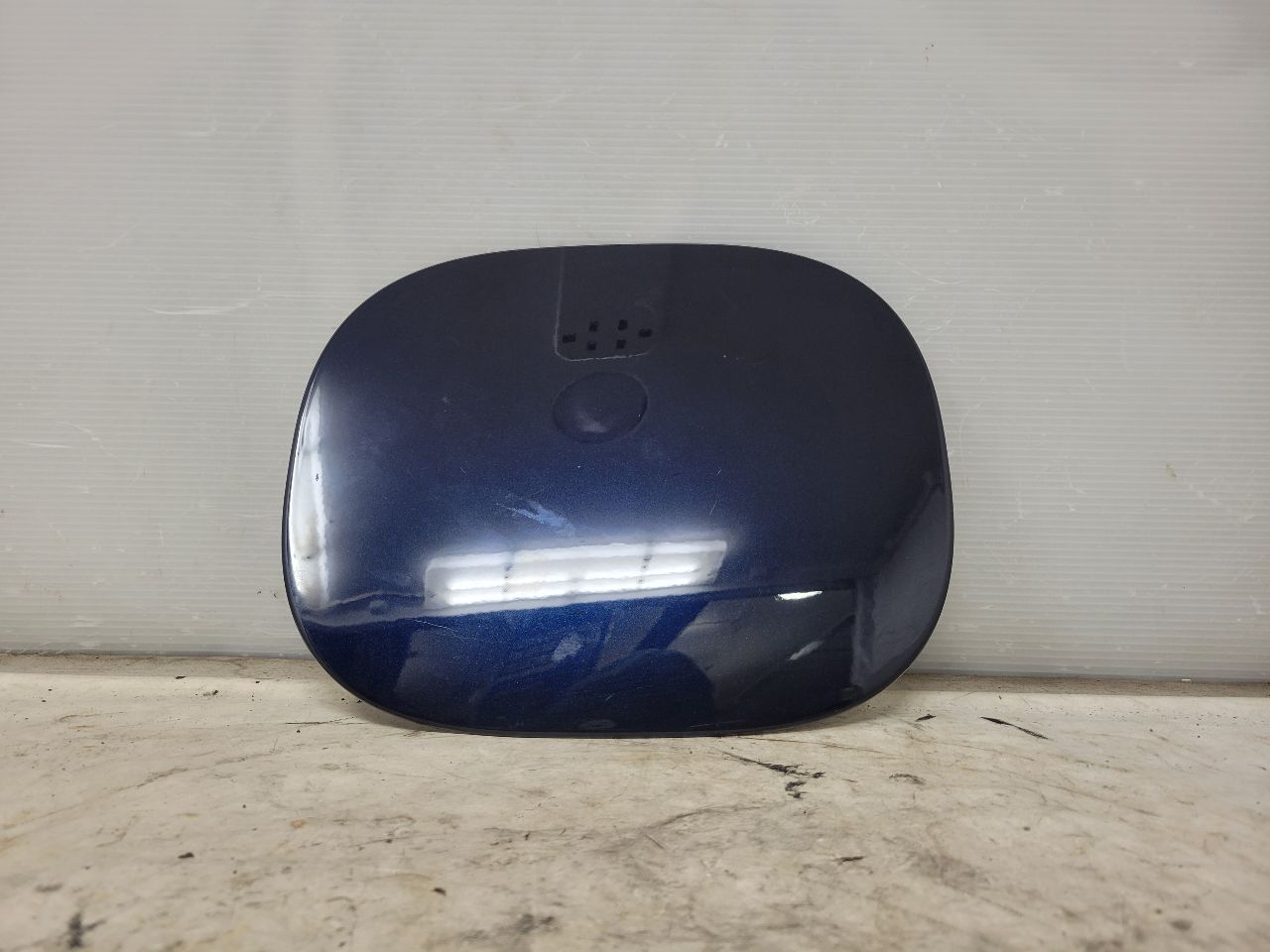 2023 SUBURBN15 GAS TANK FUEL FILLER DOOR BLUE GLU 33011 - image 1