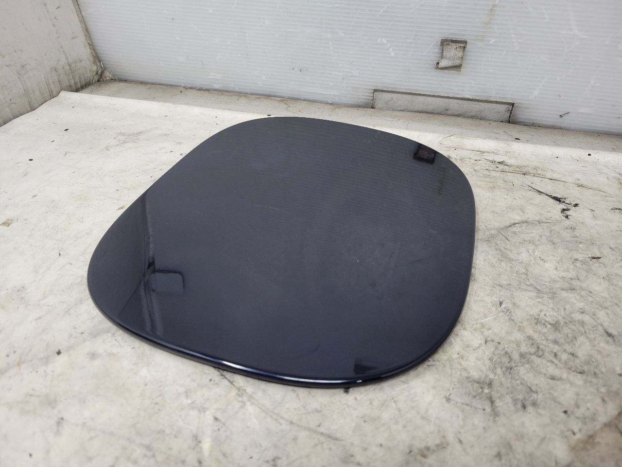 2023 SUBURBN15 GAS TANK FUEL FILLER DOOR BLUE GLU 33011 - image 4