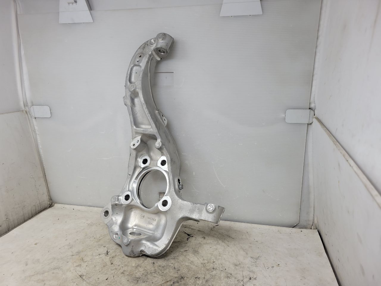 2023 SUBURBN15 LH DRIVER FRONT SPINDLE KNUCKLE 37K 33026 - image 3