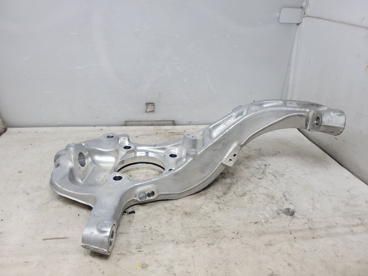 2023 SUBURBN15 LH DRIVER FRONT SPINDLE KNUCKLE 37K 33026 - image 6