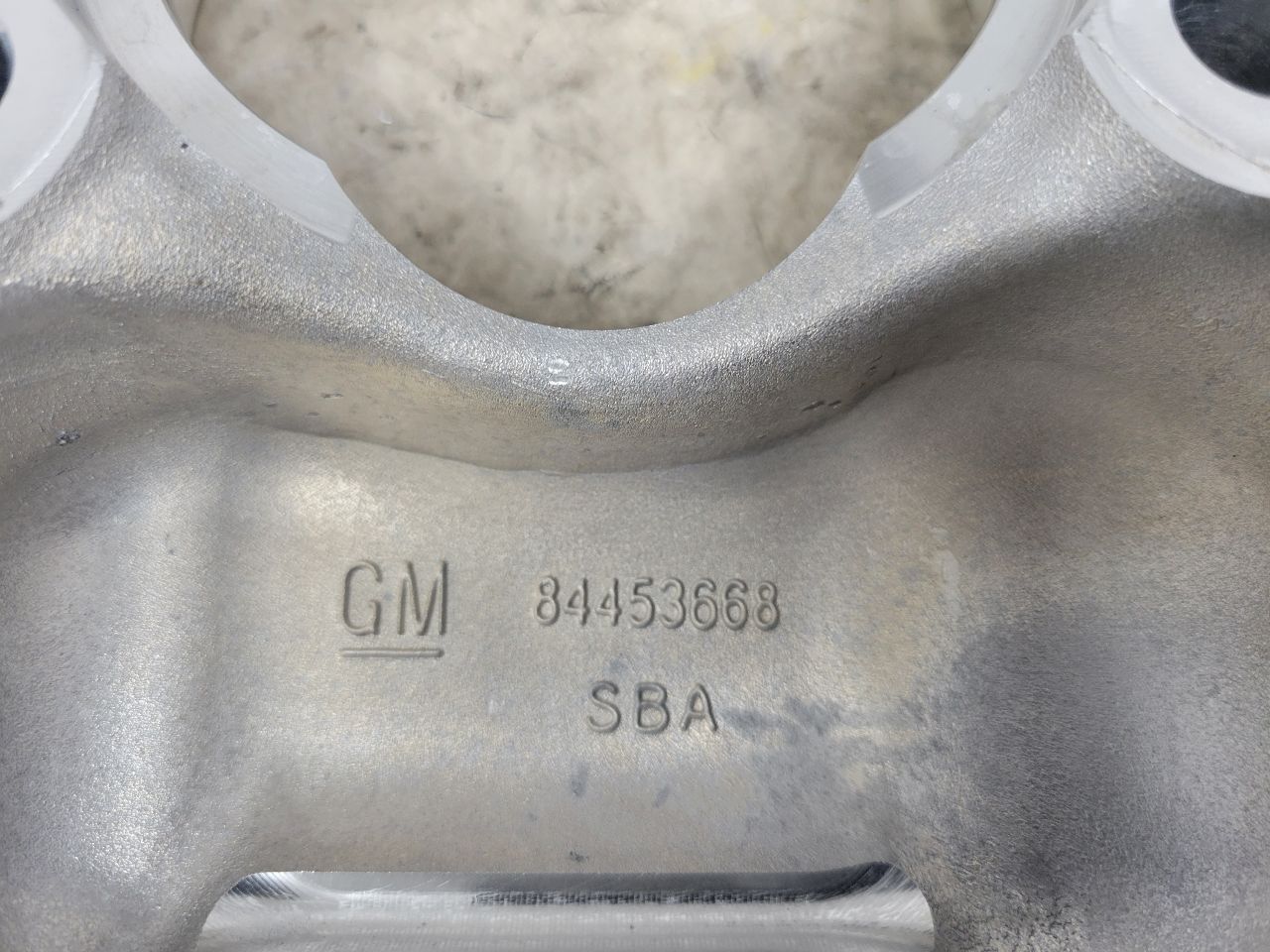 2023 SUBURBN15 LH DRIVER FRONT SPINDLE KNUCKLE 37K 33026 - image 8