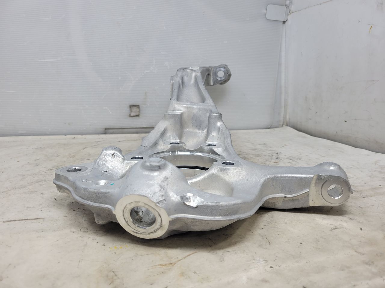2023 SUBURBN15 LH DRIVER FRONT SPINDLE KNUCKLE 37K 33026 - image 9