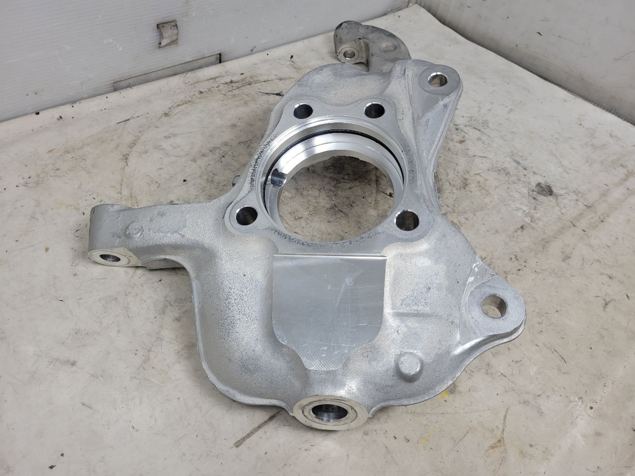 2023 SUBURBN15 LH DRIVER FRONT SPINDLE KNUCKLE 37K 33026 - image 10