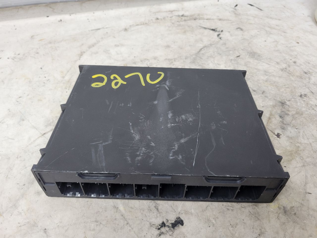 2023 SUBURBN15 BCM BODY CONTROL MODULE 13547769 33032 - image 6