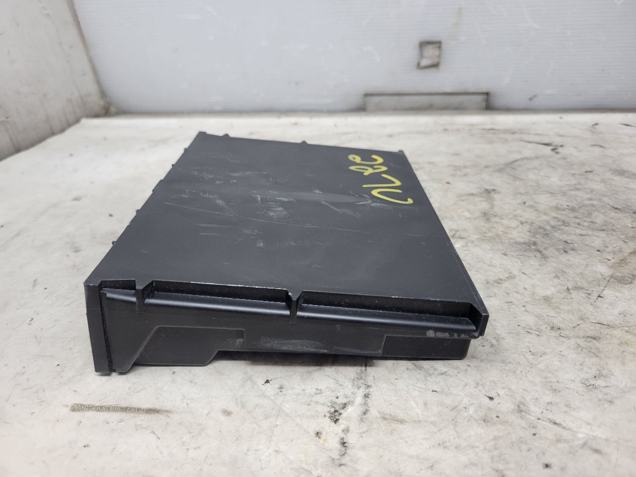 2023 SUBURBN15 BCM BODY CONTROL MODULE 13547769 33032 - image 7